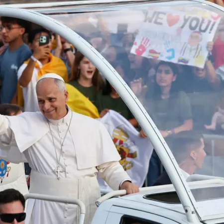 2026-06-09T180417Z_2131383389_RC2HQLAR2WHR_RTRMADP_3_POPE-SPAIN-1260x840